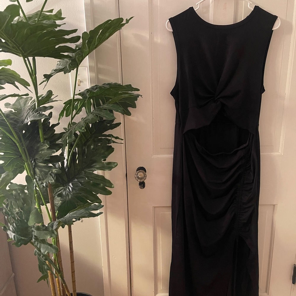 Elegant Black Sleeveless Dress Halara